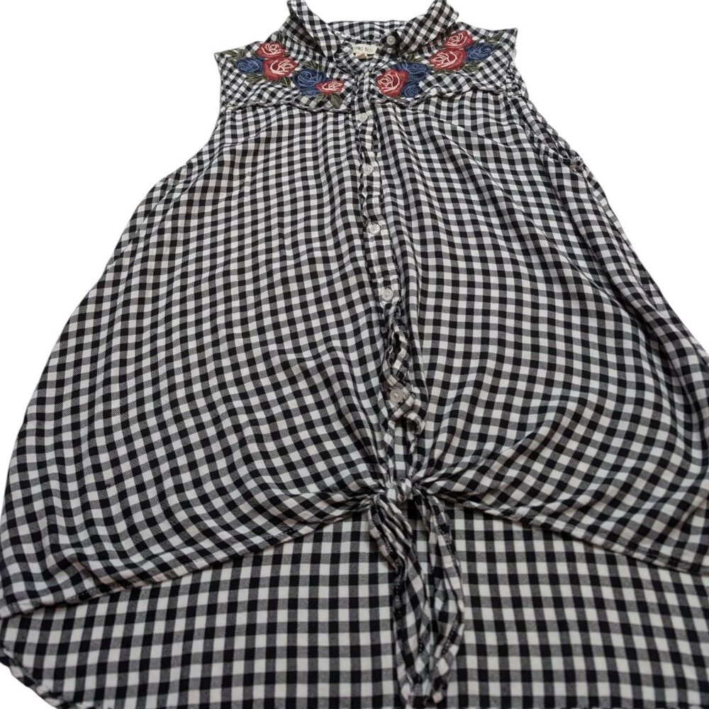 Como Blu Sleeveless Country L Sleeveless B&W checkered blouse‎ flowers knot tie